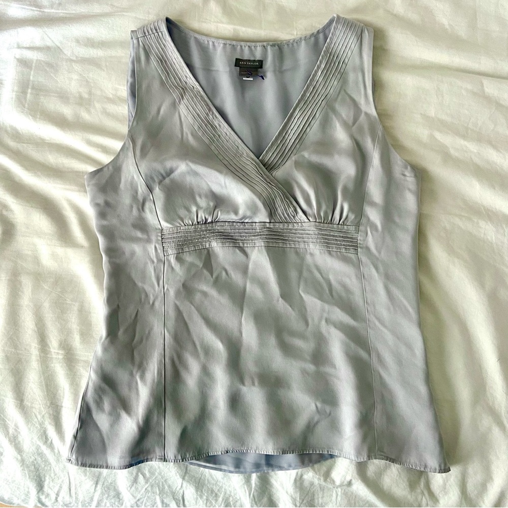 n taylor size 8 baby blue silky top.